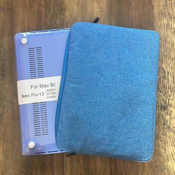 MacBook Pro 13” 2016-2020 blue soft case with hardshell - Picture 4 of 5